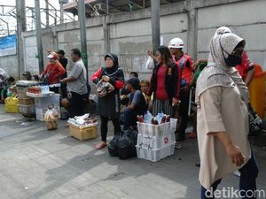 Trotoar Tanah Abang Bersih dari Opang, PKL Masih Mangkal