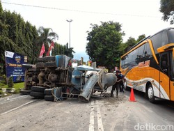 Rem Blong, Truk Molen Bermuatan Penuh Terguling di Boyolali
