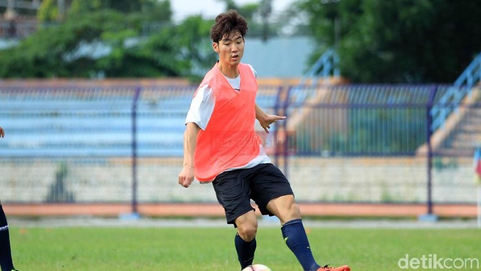 Aksi Pemain Korsel Ini Goda Persela