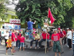 Warga Melawan, Penertiban Rumdin PT KAI Daop 8 Gagal