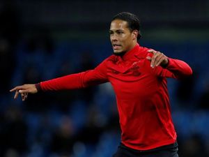 Van Dijk Tak Sabar Berkostum Liverpool