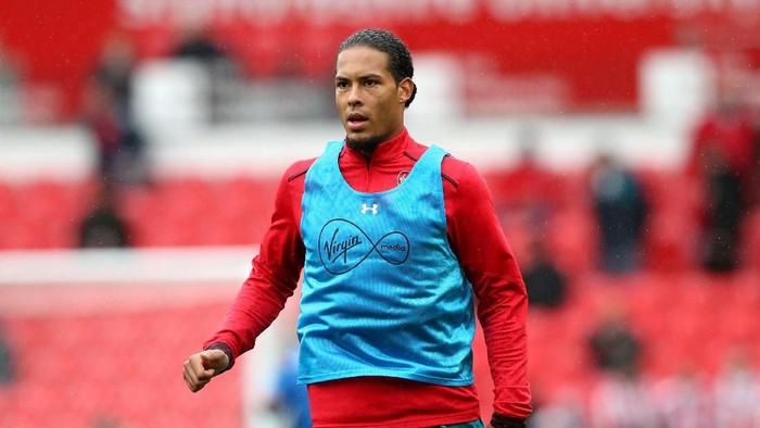Klopp Minta Fans Liverpool Bersabar dengan Van Dijk