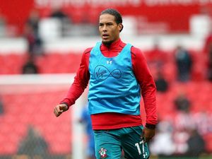 Klopp Minta Fans Liverpool Bersabar dengan Van Dijk