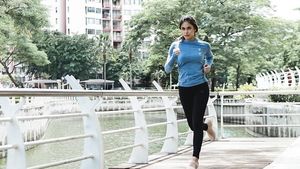 Cocok Buat Millenial! Olahraga Valerie Thomas dan Artis Cantik Lainnya