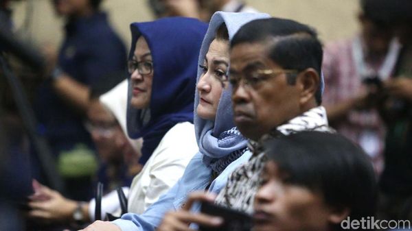 Idrus Marham dan Keluarga Novanto Setia Ikuti Sidang