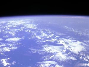 Momen Bersejarah Pertama Kali Manusia Melayang di Angkasa