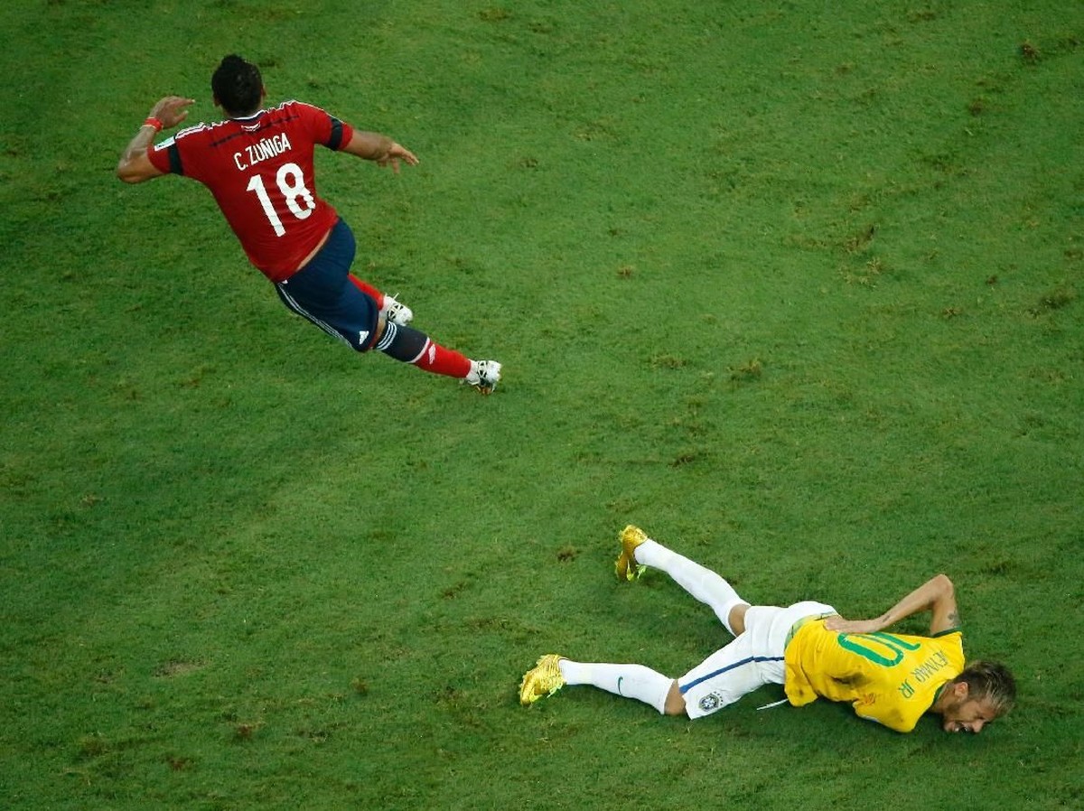 Neymar nyaris lumpuh usai dilanggar Zuniga di Piala Dunia 2014 (Pool/Getty Images)