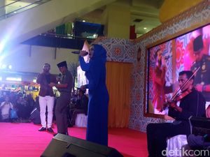 Di Thamrin City, Sandiaga Kembali Unjuk Gigi Berjoget dan Bernyanyi