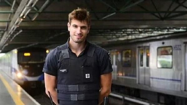 Foto: Penjaga Subway Paling Ganteng di Dunia