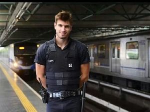 Foto: Penjaga Subway Paling Ganteng di Dunia Foto: Penjaga Subway Paling Ganteng di Dunia