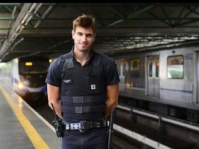 Foto: Penjaga Subway Paling Ganteng di Dunia