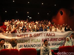 Meet And Greet AAC 2, Fedi Nuril dan Dewi Sandra Diserbu Pengunjung Meet And Greet AAC 2, Fedi Nuril dan Dewi Sandra Diserbu Pengunjung