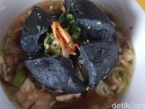 Berani Coba? Bakso Hitam Hamil Kembar dan Bakso Doraemon yang Unik Berani Coba? Bakso Hitam Hamil Kembar dan Bakso Doraemon yang Unik