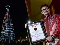 Replika Pohon Natal Lovely December di Toraja Pecahkan Rekor MURI
