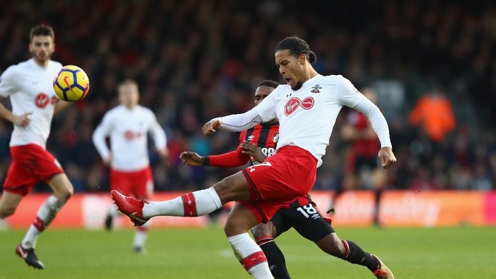 Guardiola Bantah City Meminati Van Dijk