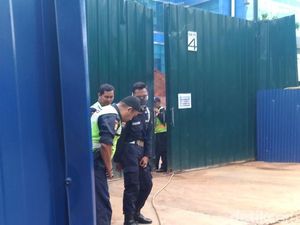 Pasca Kecelakaan Kerja, Pakubuwono Spring Dijaga Ketat Satpam Pasca Kecelakaan Kerja, Pakubuwono Spring Dijaga Ketat Satpam