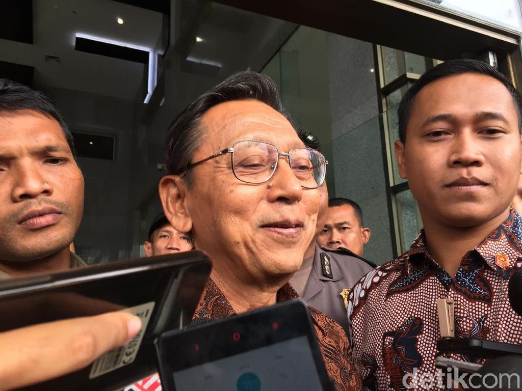Hampir 6 Jam Diperiksa KPK, Eks Wapres Boediono Irit Bicara Hampir 6 Jam Diperiksa KPK, Eks Wapres Boediono Irit Bicara