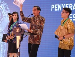 Presiden Jokowi Serahkan Sertifikat Kompetensi 3.000 Peserta Magang