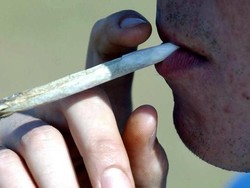 Apes! Bandar Narkoba Cegat Mobil Polisi karena Dikira Taksi