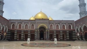 Potret Keindahan Masjid Kubah Emas Peninggalan Dian Al Mahri
