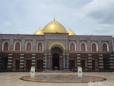 Potret Keindahan Masjid Kubah Emas Peninggalan Dian Al Mahri