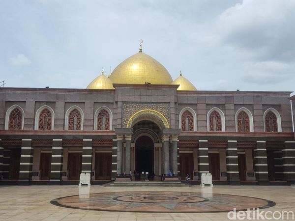 Potret Keindahan Masjid Kubah Emas Peninggalan Dian Al Mahri