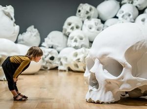 Tertarik Lihat Ratusan Kepala Tengkorak di Antara Lukisan Abad ke-18?