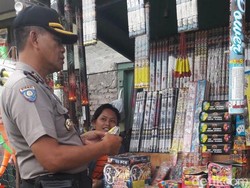 Polisi Larang Perayaan Tahun Baru di Surabaya dengan Pesta Petasan