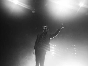 Hengkang dari Panic! At The Disco, Mau Kemana Dallon Weekes?