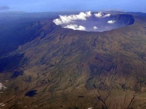 Berlibur ke Pulau Sumbawa, Mendaki Gunung hingga Lihat Hiu Paus Berlibur ke Pulau Sumbawa, Mendaki Gunung hingga Lihat Hiu Paus