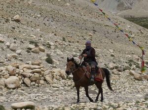 Foto: Suku Mustang, Orang-orang yang Percaya Bumi Datar