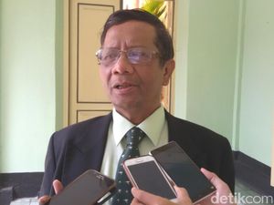 Mahfud MD Persilakan Perpres soal Gaji Pejabat BPIP Digugat ke MA Mahfud MD Persilakan Perpres soal Gaji Pejabat BPIP Digugat ke MA