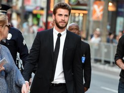 Isolasi Diri dengan Kekasih, Liam Hemsworth Ingin Punya Anak