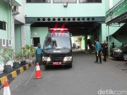 Usai Cek Kesehatan di RSPAD, Novanto Buru-buru Masuk Mobil Tahanan