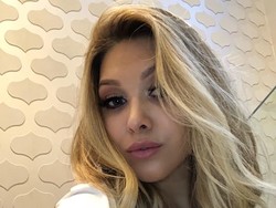 Michelle Lacroix merupakan istri dari Kevin de Bruyne, pemain yang saat ini sedang on fire bersama Manchester City. Jika De Bruyne dan City terus impresif, bukan tak mungkin Lacroix akan mejeng di Etihad Stadium pada akhir musim untuk merayakan gelar juara. (Foto: Instagram)