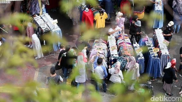 Melihat Dari Dekat Geliat PKL Tanah Abang