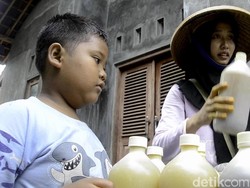 Opi Windasari Bangga Bisa Bantu Ibunya Jualan Jamu