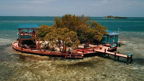 Foto: Pesan Penginapan Ini, Dapat Pulau!