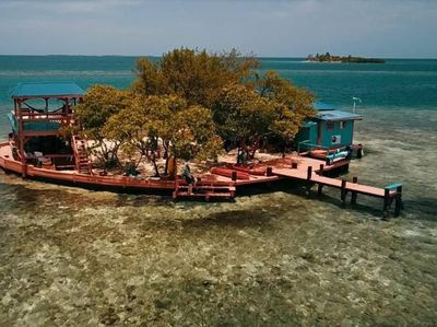 Foto: Pesan Penginapan Ini, Dapat Pulau!