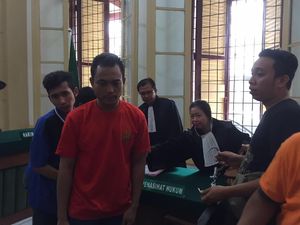 Divonis Mati, Pembunuh Sekeluarga di Medan Menangis