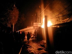 Kebakaran SPBU Jagakarsa Diduga Dipicu Kampas Rem yang Berasap