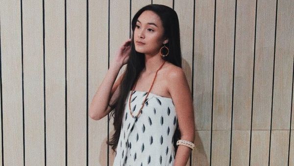 6 Party Look Caitlin Surat Cinta Untuk Starla, Inspirasi untuk Tahun Baru