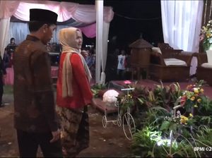 Gang Sempit yang Ditempuh Jokowi ke Pernikahan Anak Pawang Rusa