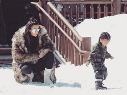 Kreatif! Kim Kardashian Buatkan Hot Dog Sushi untuk North dan Saint