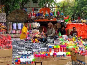 Mau Beli Terompet Buat Tahun Baru? Yuk ke Sini Mau Beli Terompet Buat Tahun Baru? Yuk ke Sini