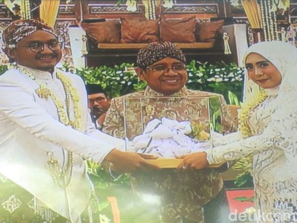 Melihat Prosesi Pernikahan Putri Mensesneg, Banyak Pejabat Hadir
