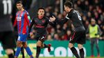 Alexis Sanchez Bersinar di Selhurst Park