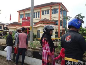 Warga Datangi Lokasi Pembunuhan Panwascam Banjarnegara Warga Datangi Lokasi Pembunuhan Panwascam Banjarnegara