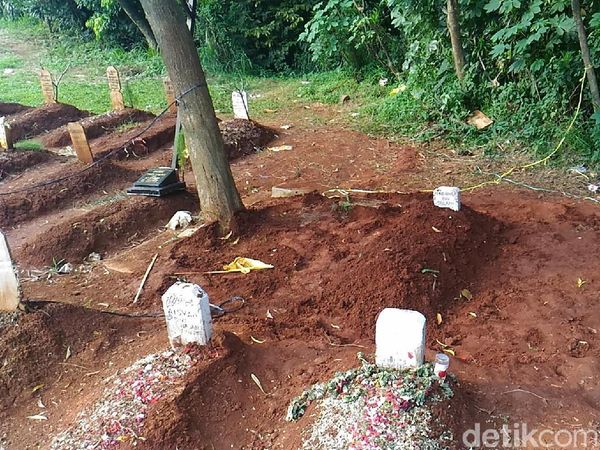 Penampakan Makam di Ciputat yang Dibongkar Orang Misterius