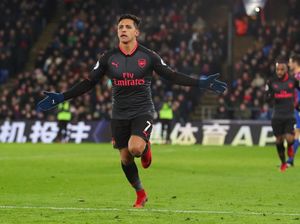 Alexis Sanchez Bersinar di Selhurst Park